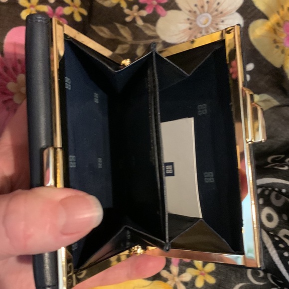 Givency Wallet - Picture 4 of 13